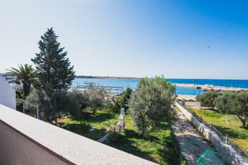 Apartments By The Sea Semy