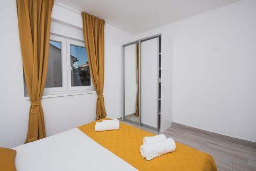 Apartments By The Sea Semy