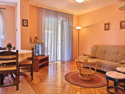 Apartments With A Swimming Pool Banjol (rab) - 11382