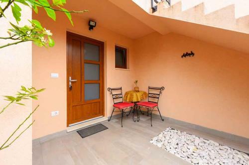Hostal Apartments Ina & Ika