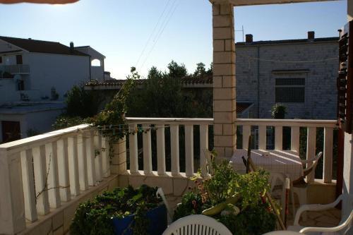 Apartments By The Sea Rogoznica - 4313