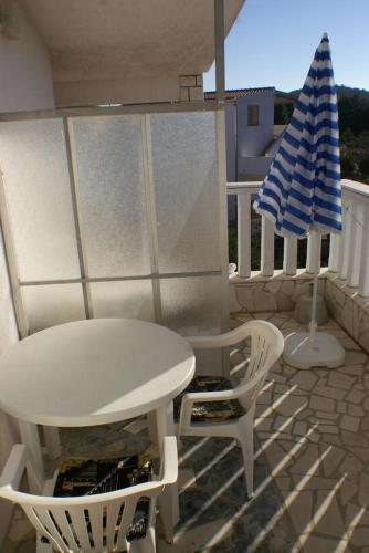 Apartments By The Sea Rogoznica - 4313