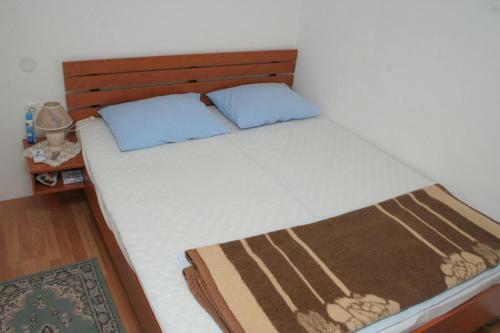 Apartments By The Sea Rogoznica - 4263