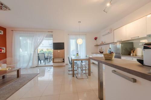 Apartments Villa Maelise
