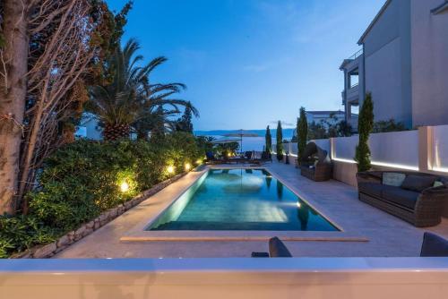 Apartments Villa Maelise