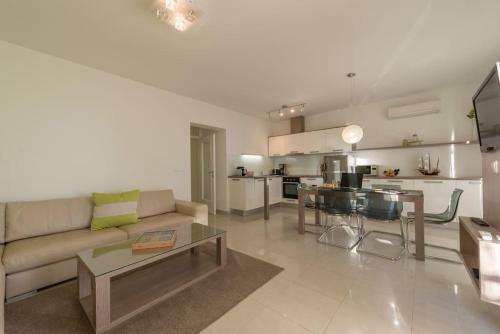 Apartments Villa Maelise