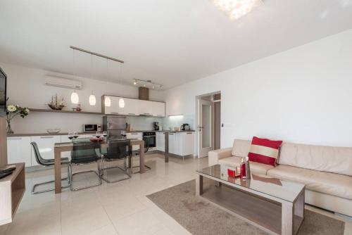 Apartments Villa Maelise