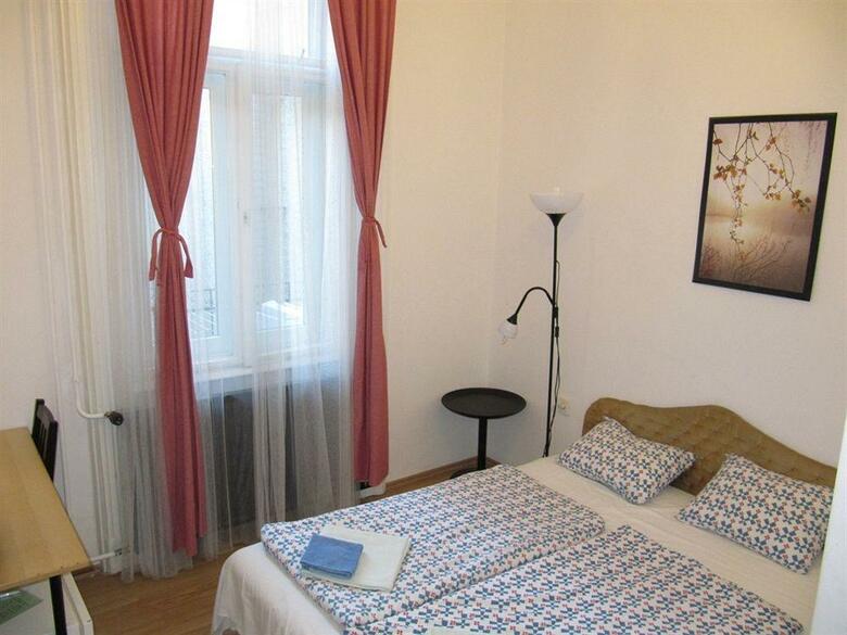 Residencia Europa Centerpoint Guesthouse