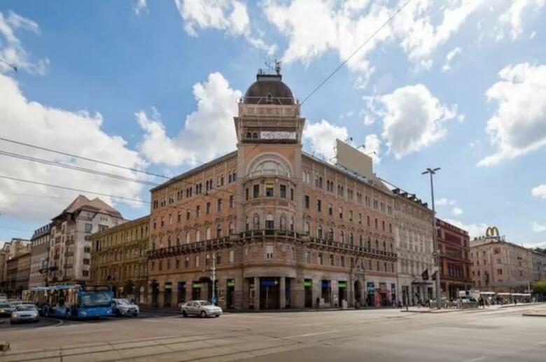 Residencia Europa Centerpoint Guesthouse