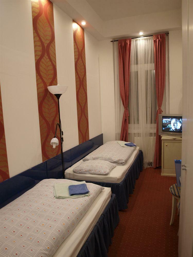 Residencia Europa Centerpoint Guesthouse