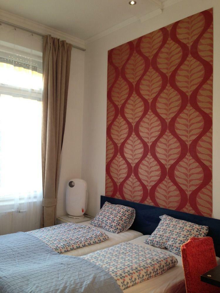 Residencia Europa Centerpoint Guesthouse