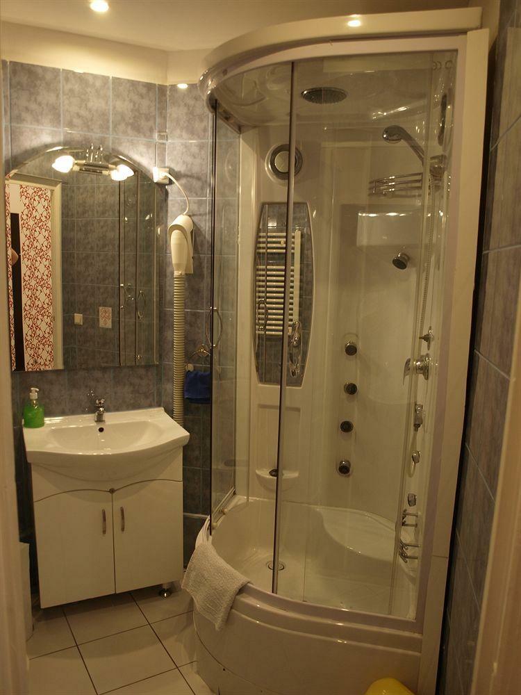 Residencia Europa Centerpoint Guesthouse