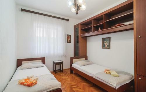 Holiday Home Pucisca With Hot Tub I