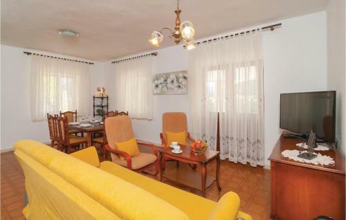 Holiday Home Pucisca With Hot Tub I
