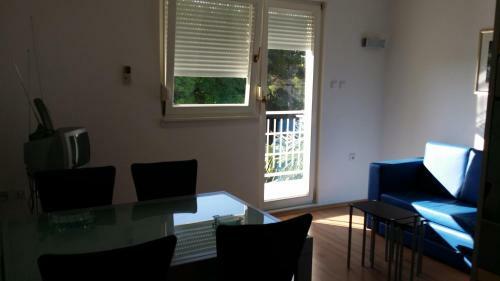 House Danica Apartments & Rooms