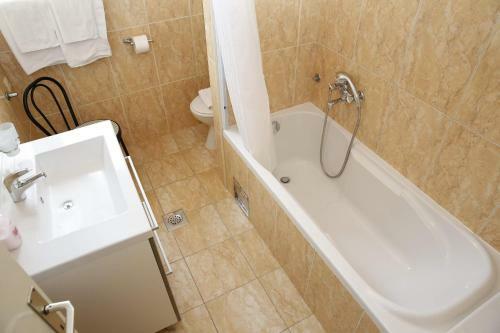 Hostal Guesthouse Villa Kolonada