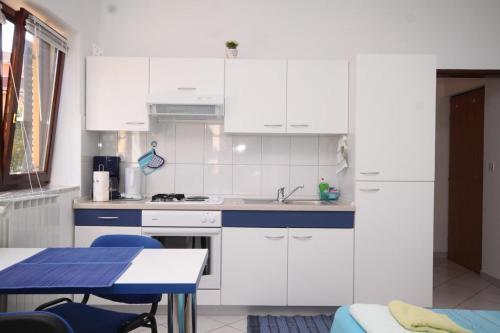 Apartments With A Parking Space Fazana - 7234