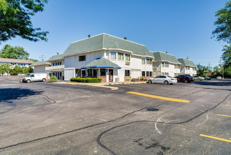 Hotel Motel 6 Chicago Schiller Park