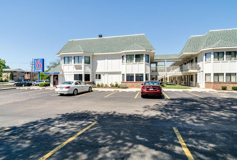 Hotel Motel 6 Chicago Schiller Park