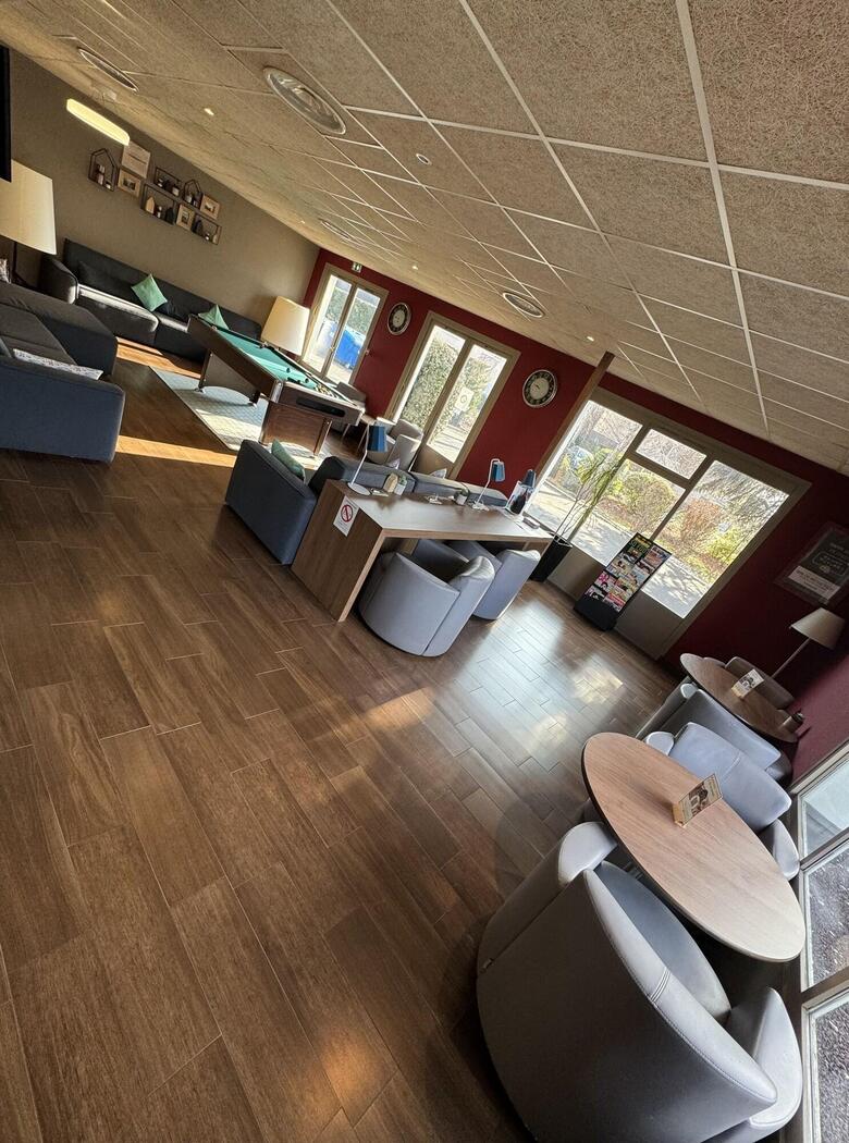 Hotel Campanile Clermont-ferrand ~ Riom