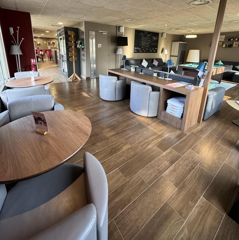 Hotel Campanile Clermont-ferrand ~ Riom