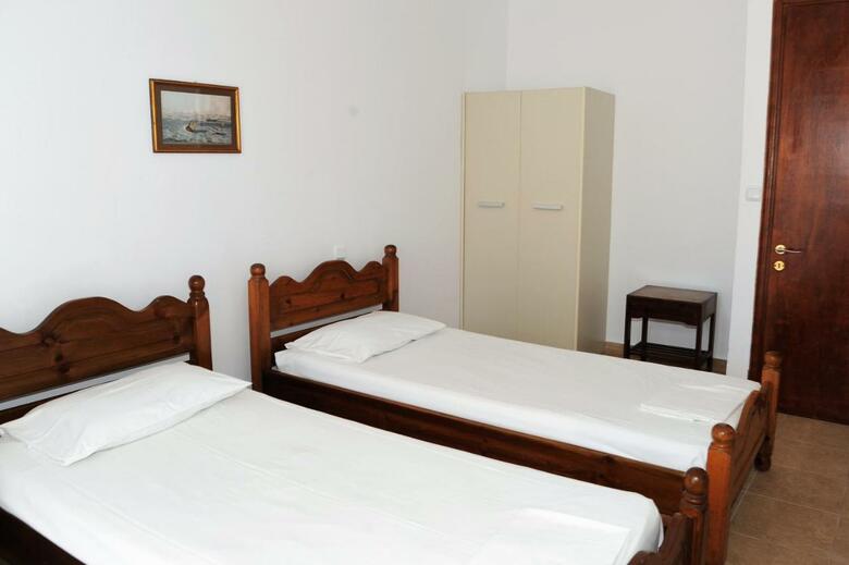 Captains Studios & Apartments