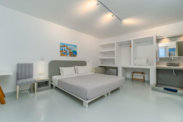 Central Fira Hotel