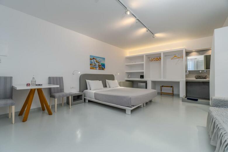 Central Fira Hotel
