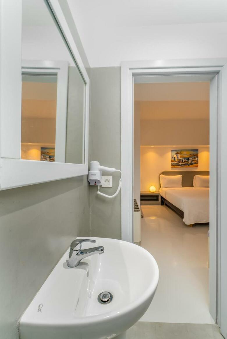 Central Fira Hotel