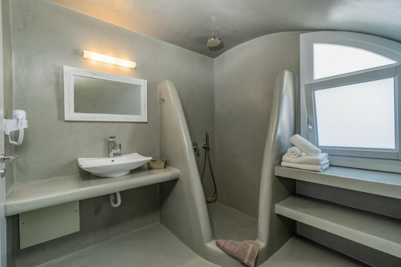 Central Fira Hotel