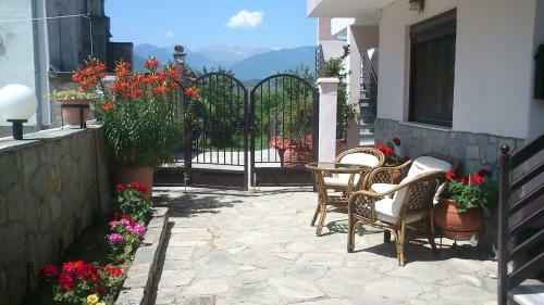 Hostal Bloutsos Rooms