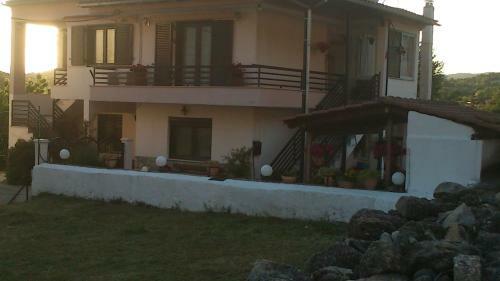 Hostal Bloutsos Rooms