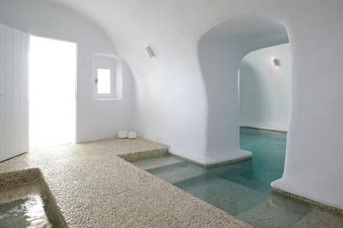 Hotel Kirini Suites & Spa