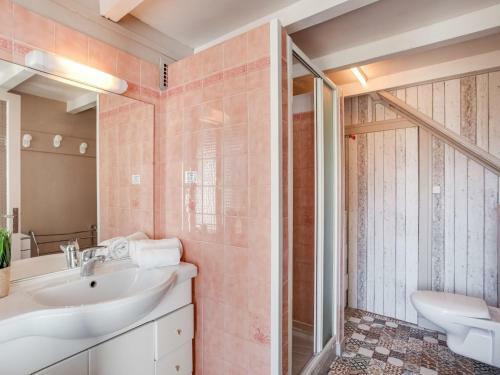Holiday Home Roch Arvor