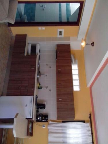 Green Hill Studios & Apartments