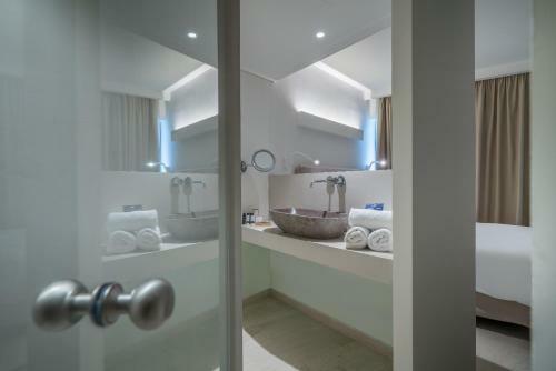 Hotel Caravel Suites - Adults Only