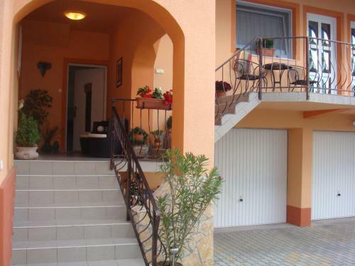 Sz�cs�nyi Apartman