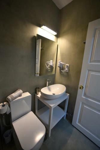 Olive Press Hotel & Apartments