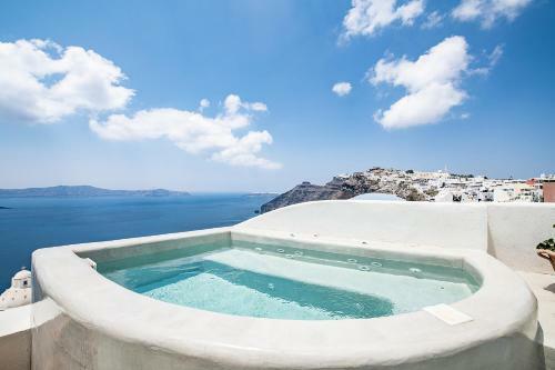 Aparthotel Pantelia Suites