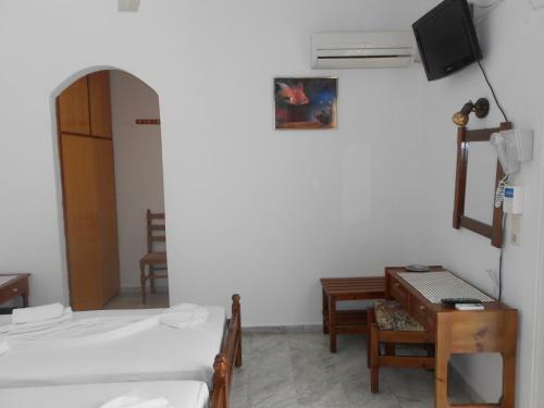 Zorbas Hotel & Studios