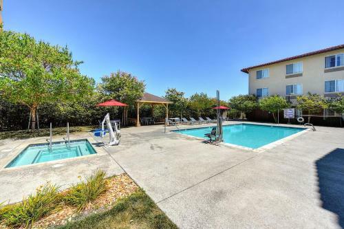 Holiday Inn Express Hotel & Suites Manteca