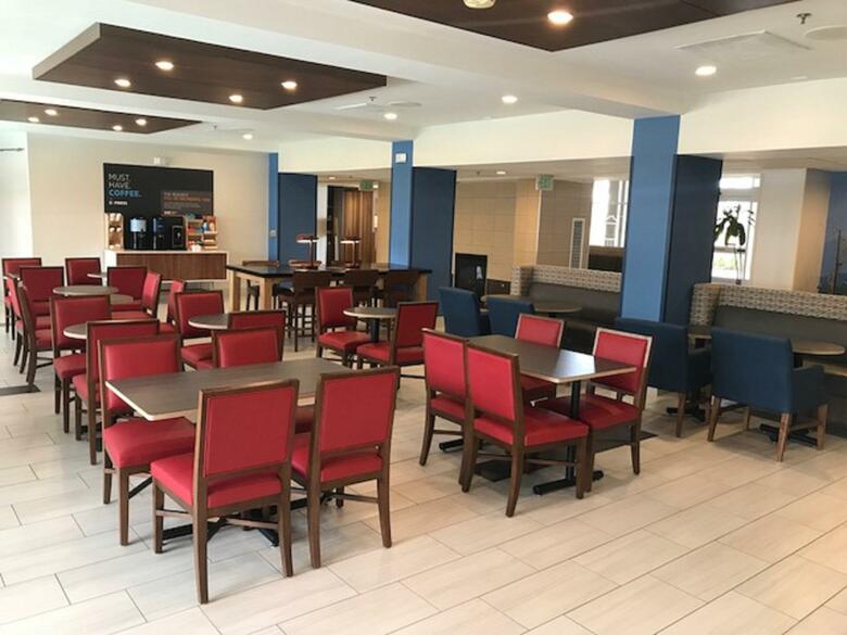 Holiday Inn Express Hotel & Suites Tracy