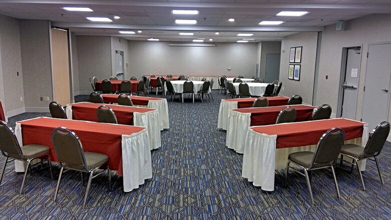Holiday Inn Express Hotel & Suites Tracy