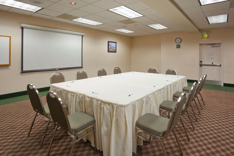 Holiday Inn Express Hotel & Suites Tracy
