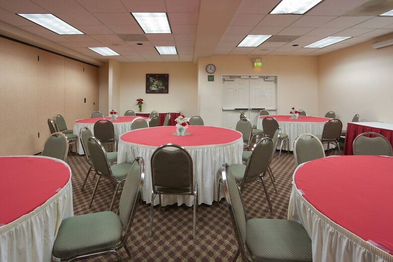 Holiday Inn Express Hotel & Suites Tracy