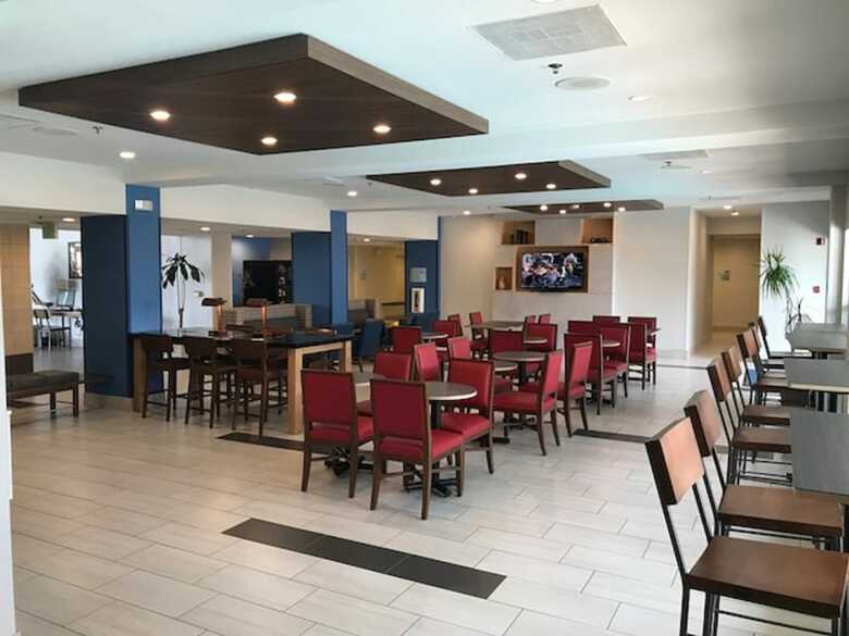 Holiday Inn Express Hotel & Suites Tracy