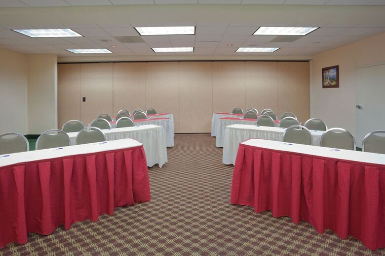 Holiday Inn Express Hotel & Suites Tracy