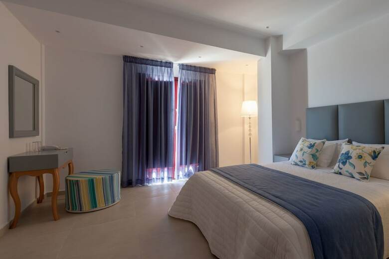 Hotel Crown Suites