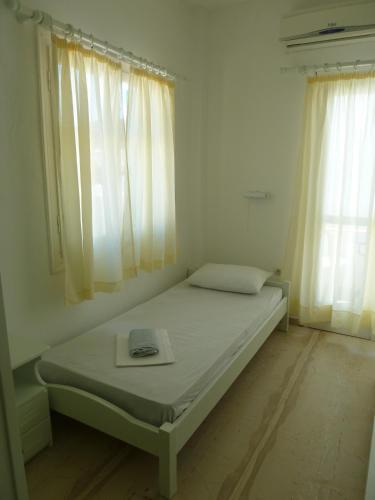 Hostal Four Seasons Rooms & Apartments