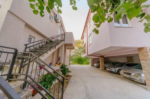 Paradise Bay Apartments